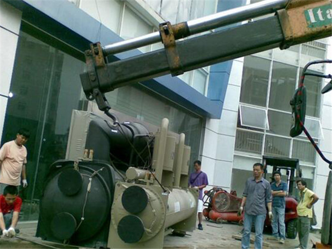 邗江区随车吊和汽车吊的核心区别是什么？哪种更省钱？